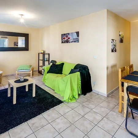 Luckey Homes - Rue Louise Colombe アパート *